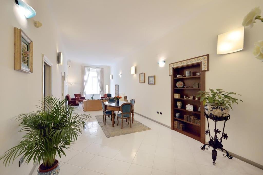 Charming Apartment Napoli Eksteriør billede